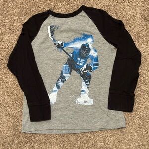 Black grey raglan shirt with hockey player